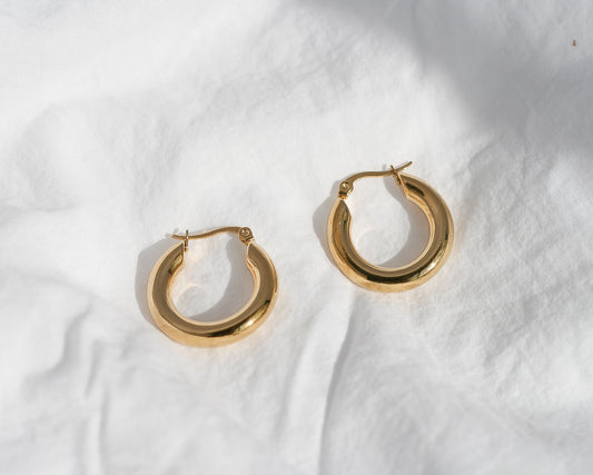 25mm Classic Sleek Gold Hoop Earrings
